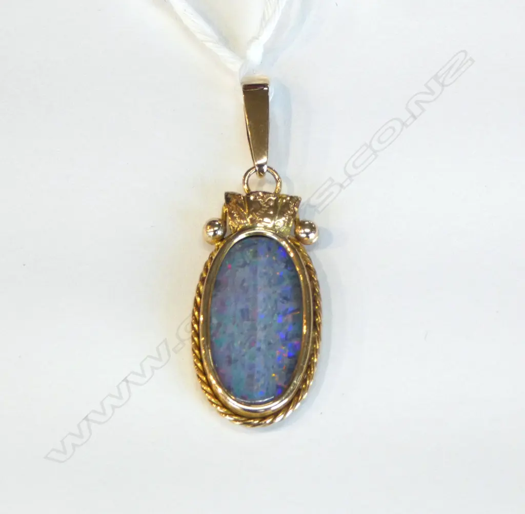 9CT OPAL DOUBLET PENDANT, 2.7grms Image 1++
