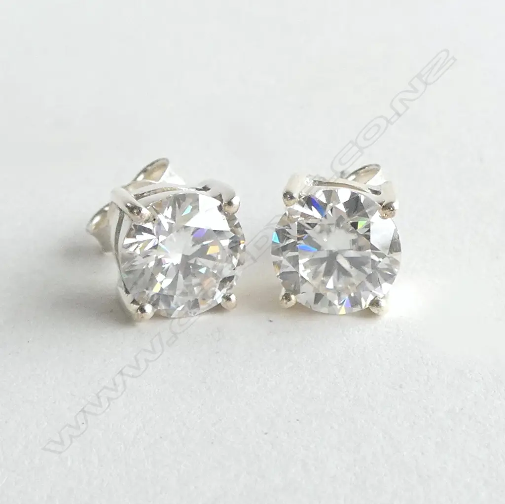 SILVER SET MOISSANITE EAR STUDS with cert Image 1++