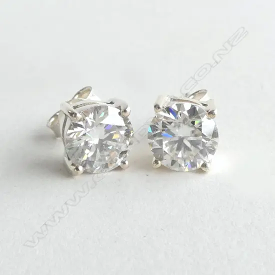 SILVER SET MOISSANITE EAR STUDS with cert