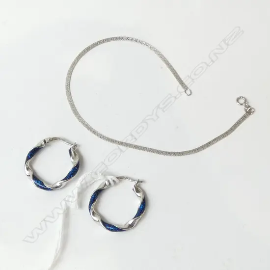 PR 14CT WG & ENAMEL HOOP EARRINGS 1.4grms + 18CT WG BRACELET 1.3grms