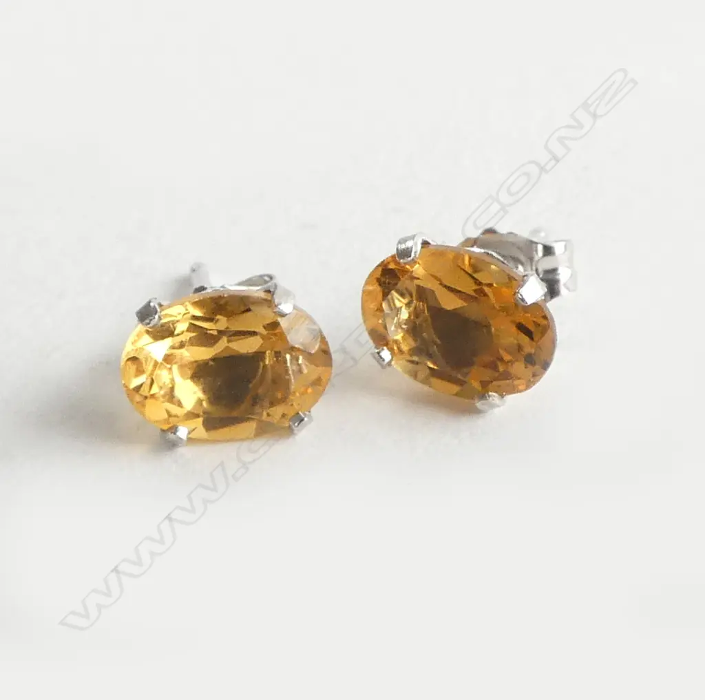 14CT WHITE GOLD CITRINE STUD EARRINGS Image 1++