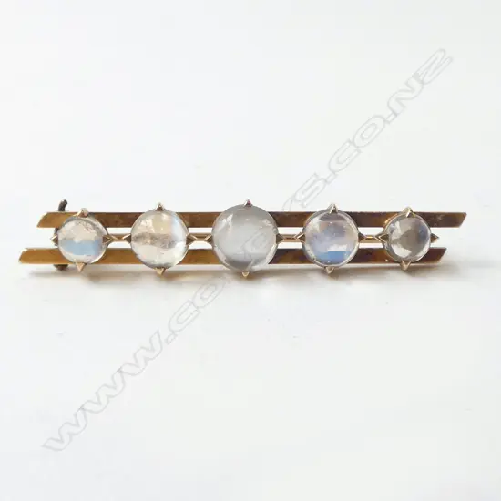 15CT MOONSTONE BROOCH W.55mm, 5.2grms testing 14ct