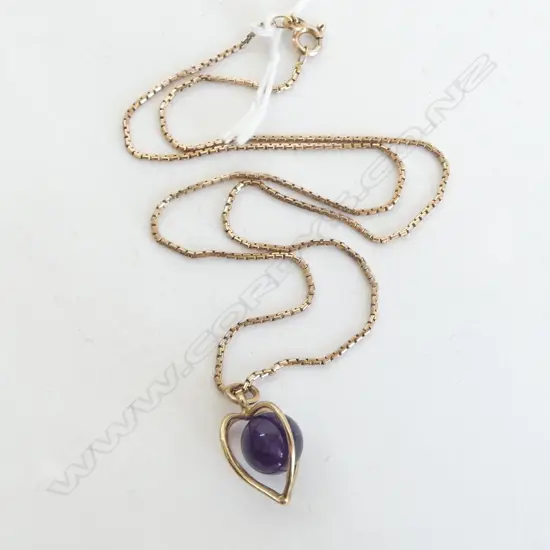 9ct GOLD BOX CHAIN (3.37gms) + CAPTURED AMETHYST PENDANT