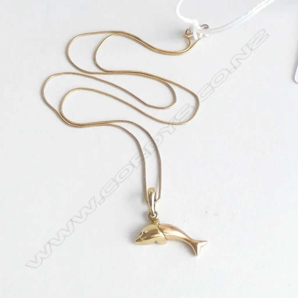 9ct GOLD DOLPHIN PENDANT NECKLACE fine chain L.400mm 4.15gms Image 1++