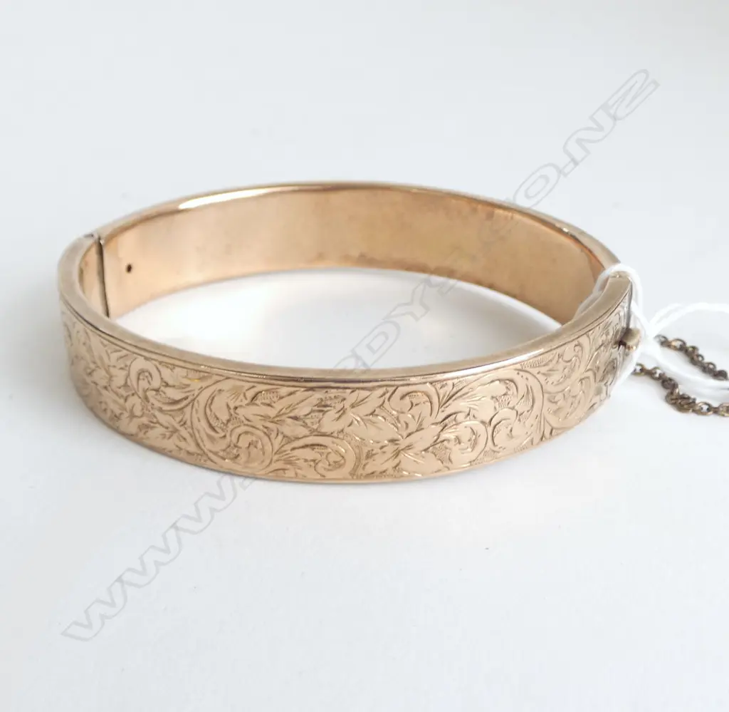 9ct GOLD ENGRAVED HINGED BANGLE 1/2 engraved 23gms Image 1++