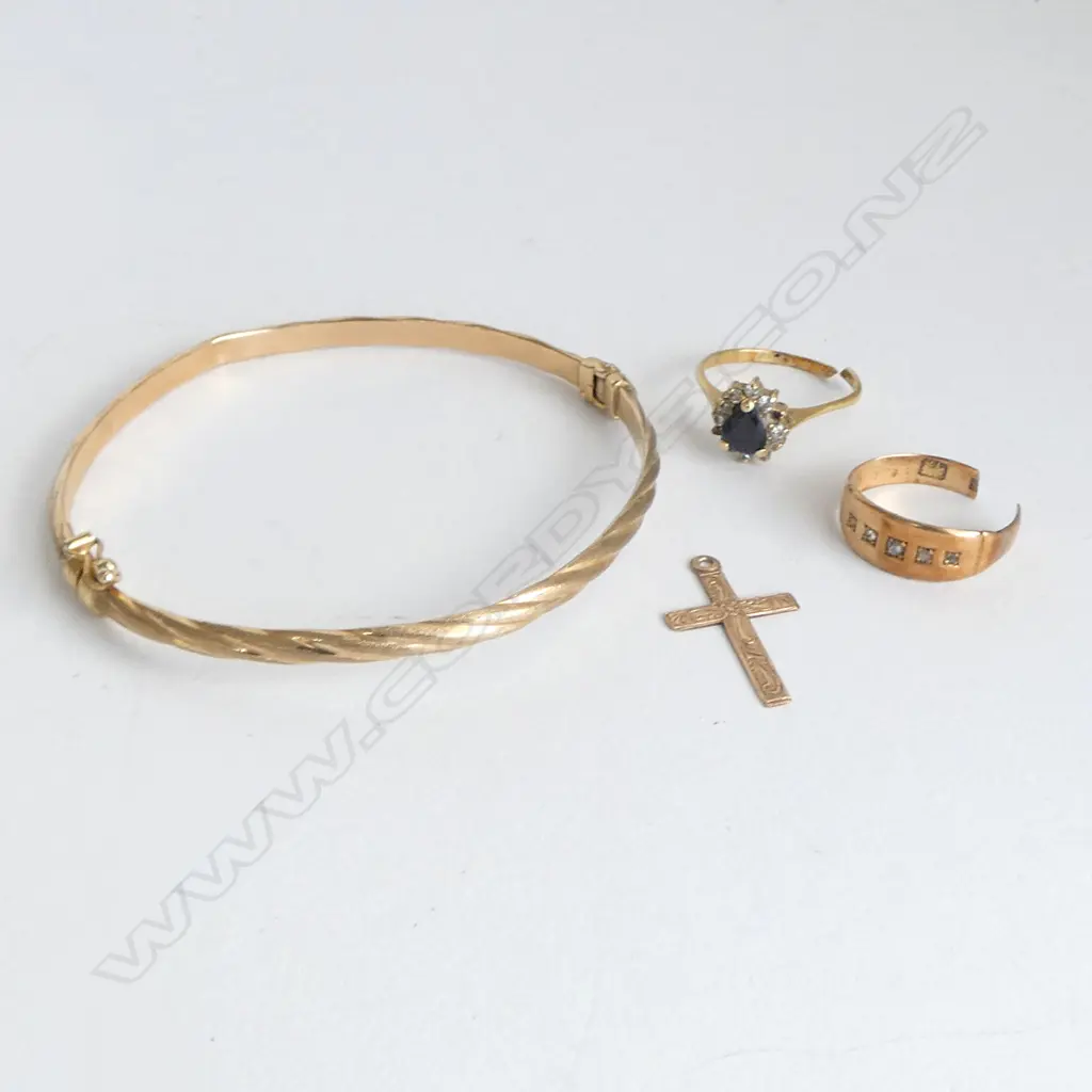 4 PCS GOLD; 9ct HINGED BANGLE, 2 RINGS & GOLD CROSS all damaged 9.7gm Image 1++