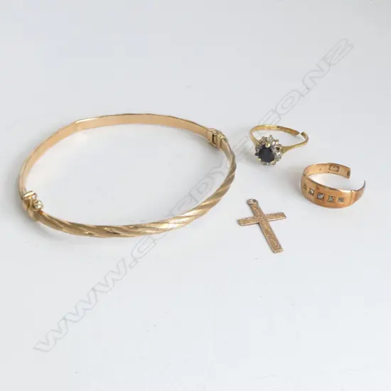 4 PCS GOLD; 9ct HINGED BANGLE, 2 RINGS & GOLD CROSS all damaged 9.7gm