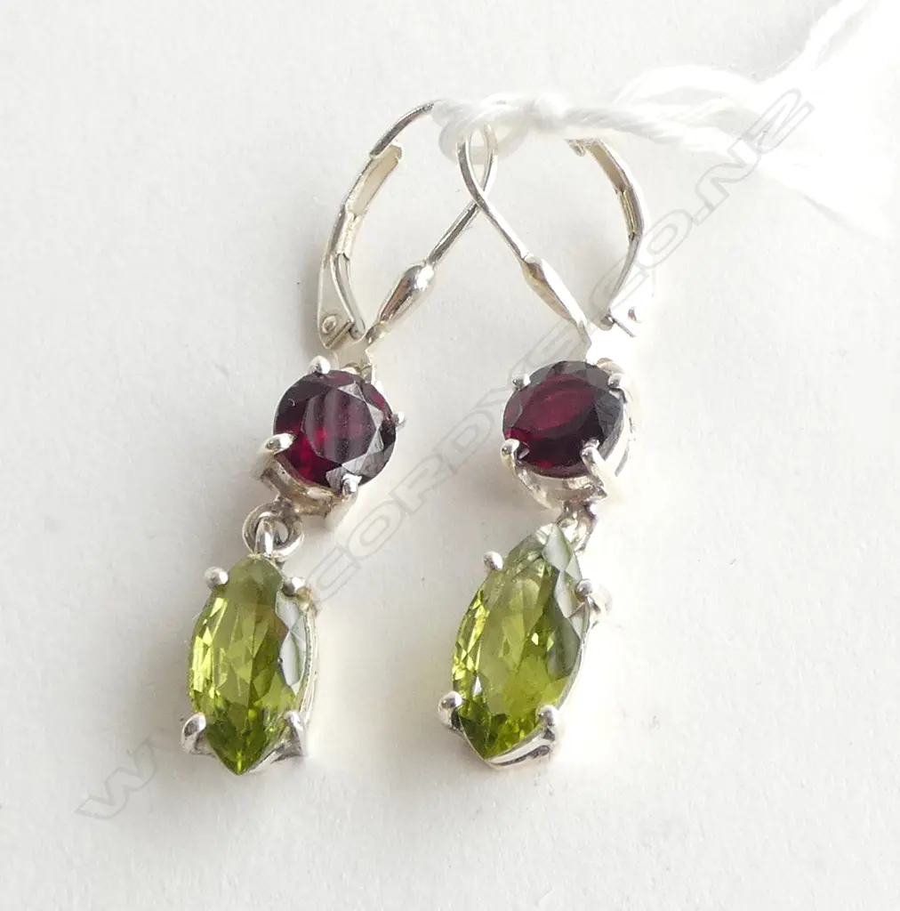 SILVER PERIDOT & GARNET DROP EARRINGS Image 1++