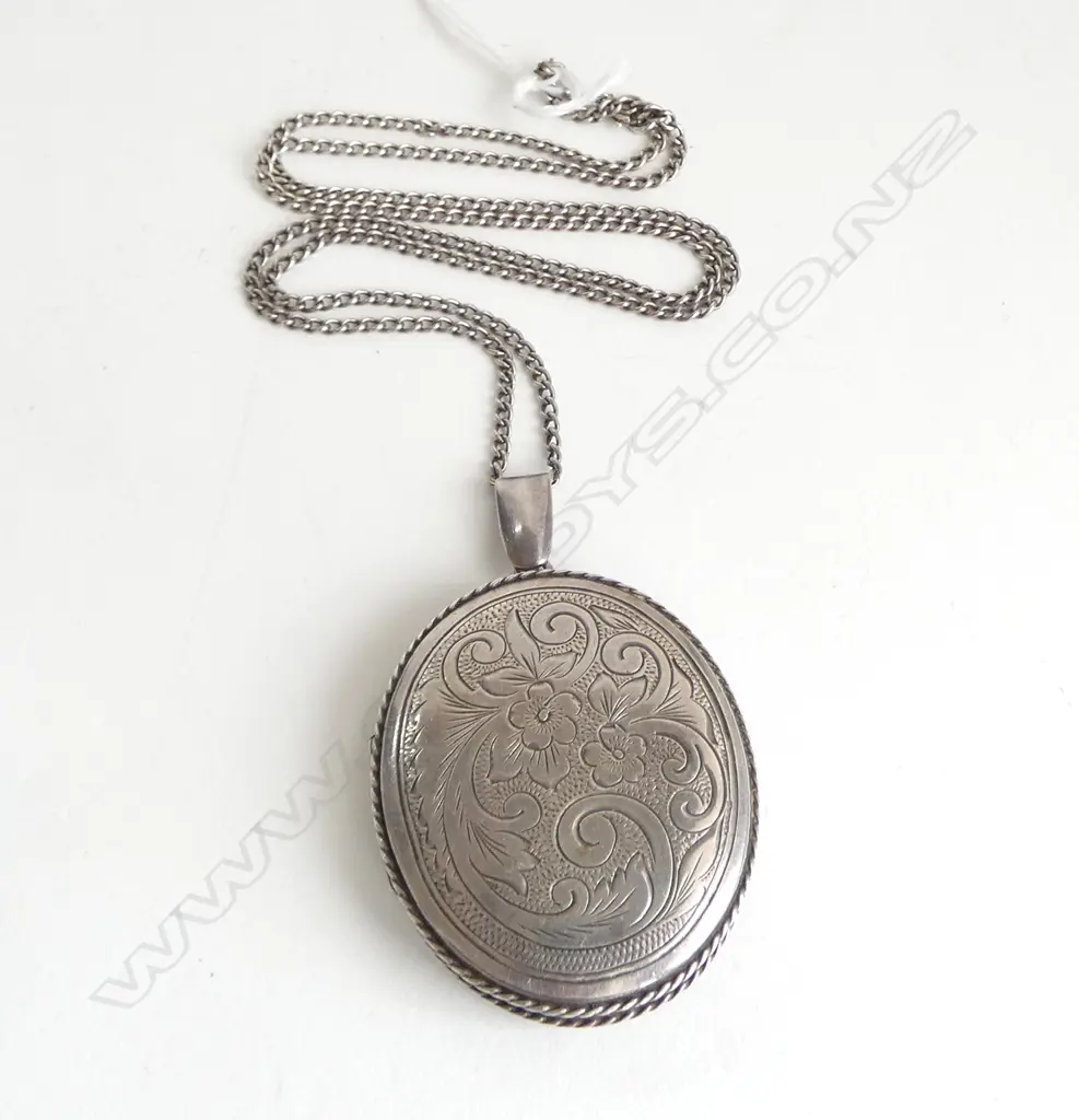 SILVER LGE ENGRAVED LOCKET H.50MM NECKLACE 34gms Image 1++