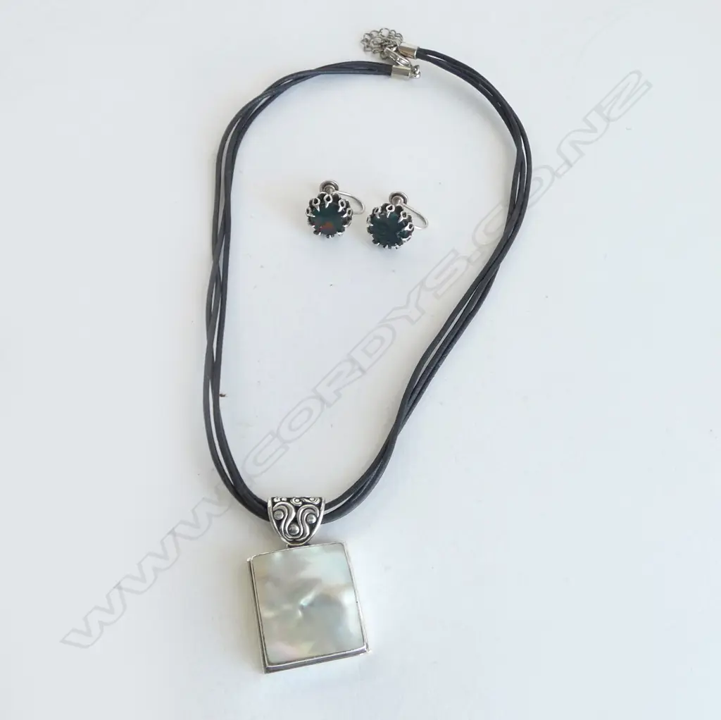 STG SILVER & MOP PENDANT NECKLACE & PR SILVER BLOODSTONE EARINGS Image 1++