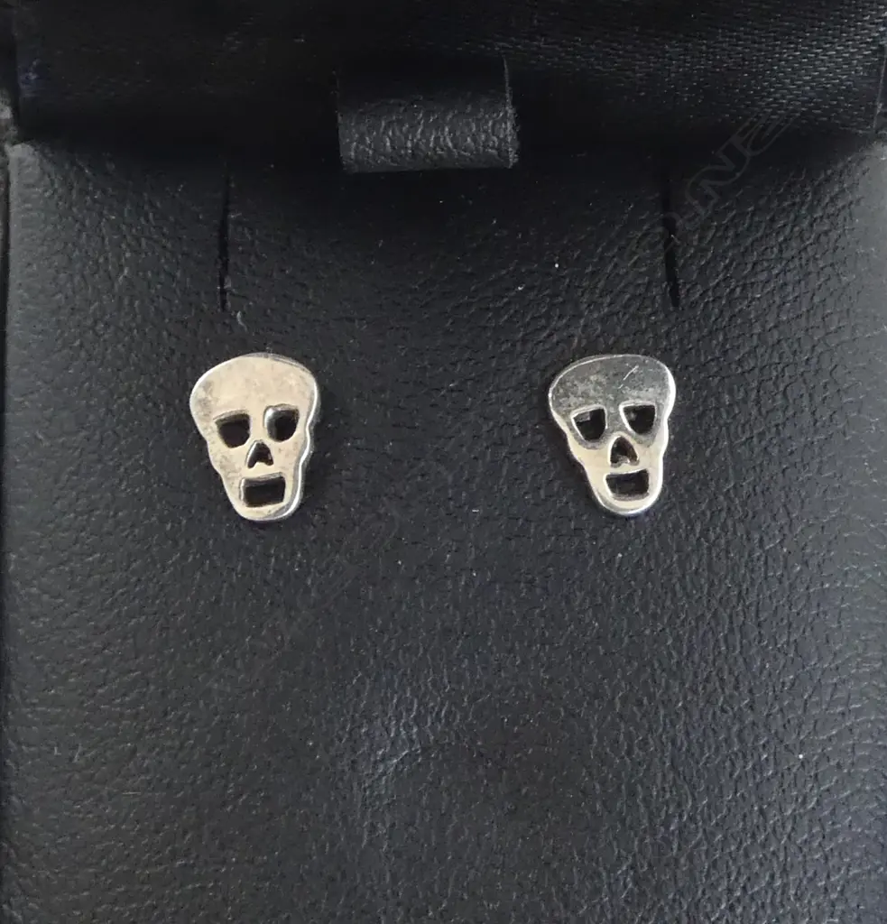 PR KAREN WALKER STG SILVER SKULL EARINGS Image 1++