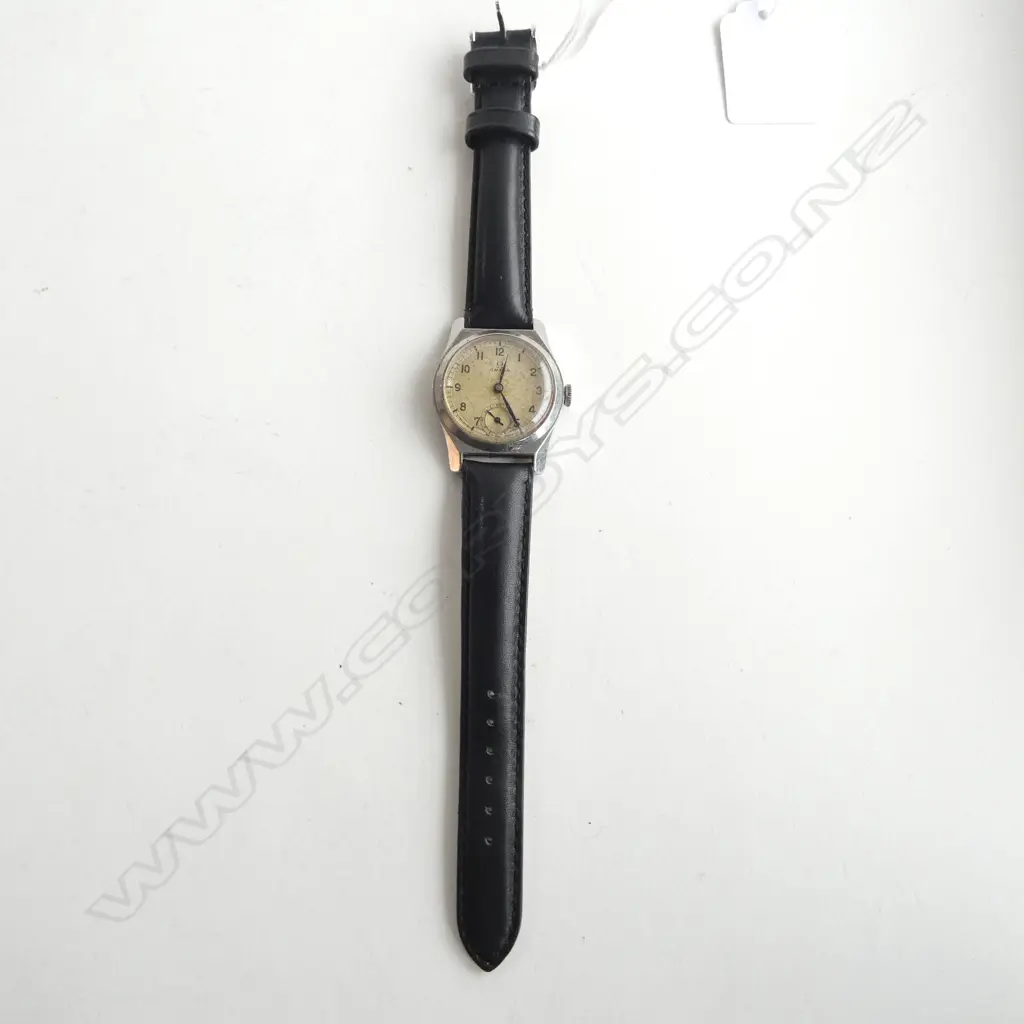 VINTAGE c.1940's OMEGA MID SIZE GENTS WEISTWATCH running Image 1++