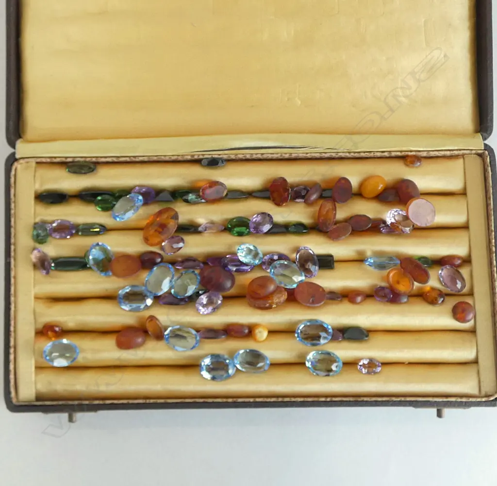 VINTAGE RING BOX of LOSE STONES; AMBER CABOCHONS various sizes & CUT GLASS/SYNTHETIC STONES various shapes & sizes Image 1++