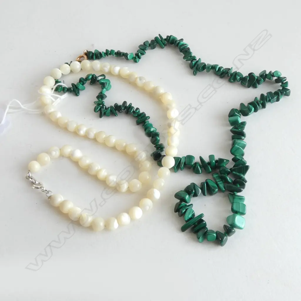VINTAGE MOP NECKLACE & MALACHITE NECKLACE  Image 1++