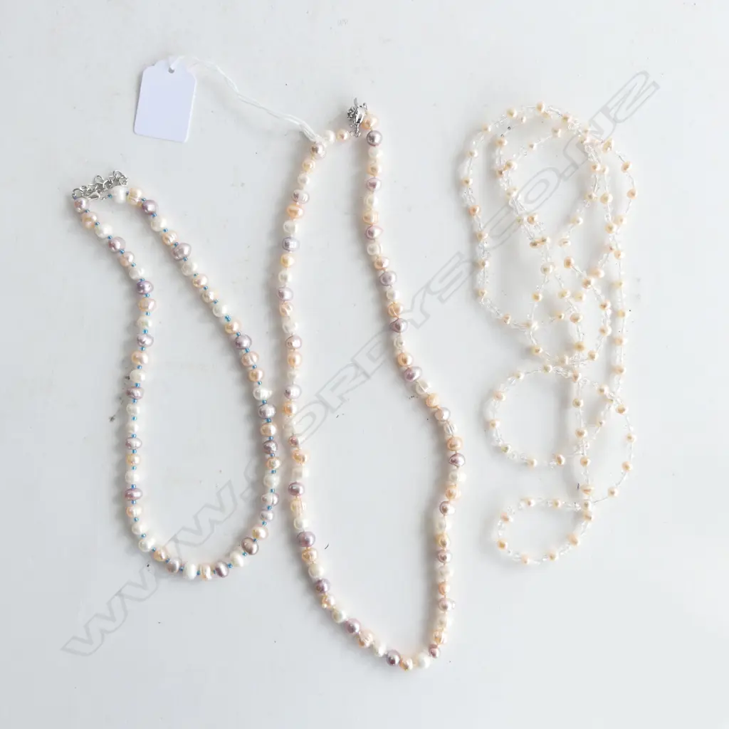 3 PEARL NECKLACES Image 1++