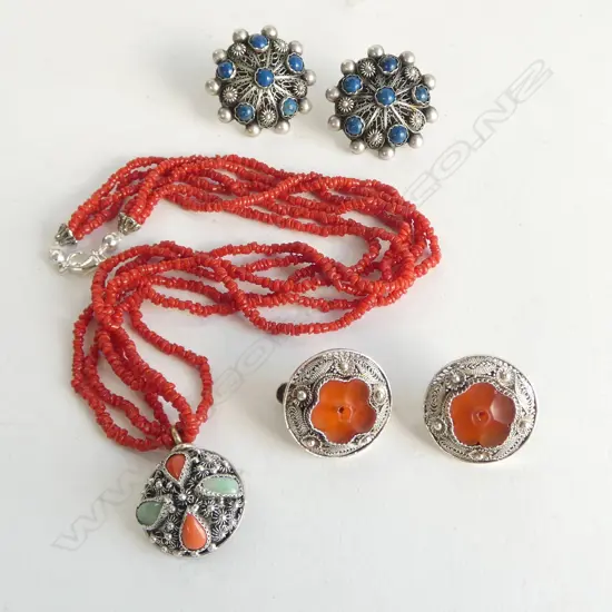 2 PR. SILVER FILLIGREE SCREW ON EARRINGS (LAPIS & CARNELIAN) & JADE & CORAL PENDANT NECKLACE