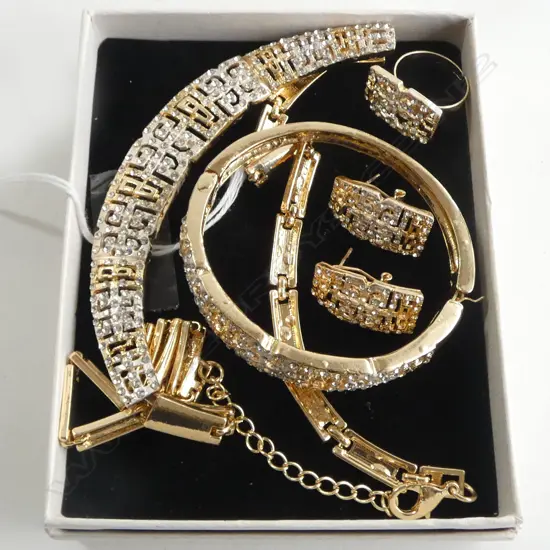 COSTUME NECKLACE/BANGLE/EARRINGS/RING