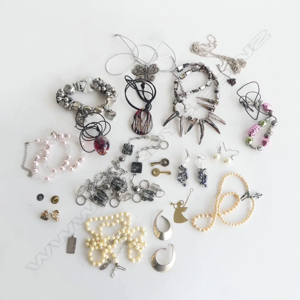 ASST. COSTUME JEWELLERY Image 1++