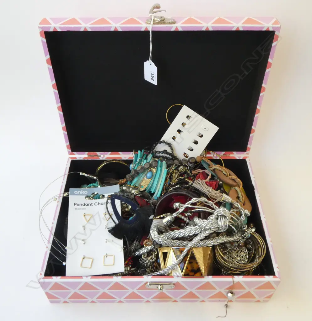 BOX OF COSTUME JEWELLERY Image 1++