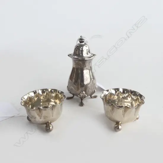 S/SILVER PEPPER & 2 SMALL S/SILVER SALTS 61G