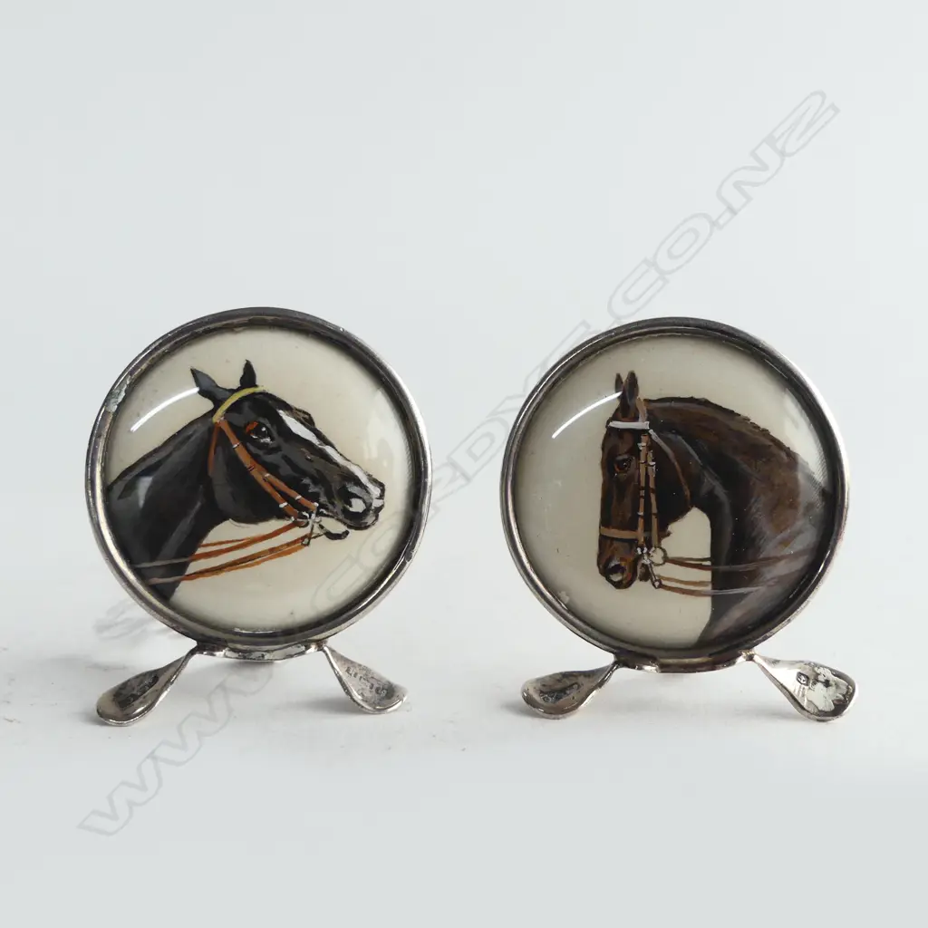 2 HAND PAINTED HORSE MINITURE S/SILVER PLACE MARKERS 72G Image 1++
