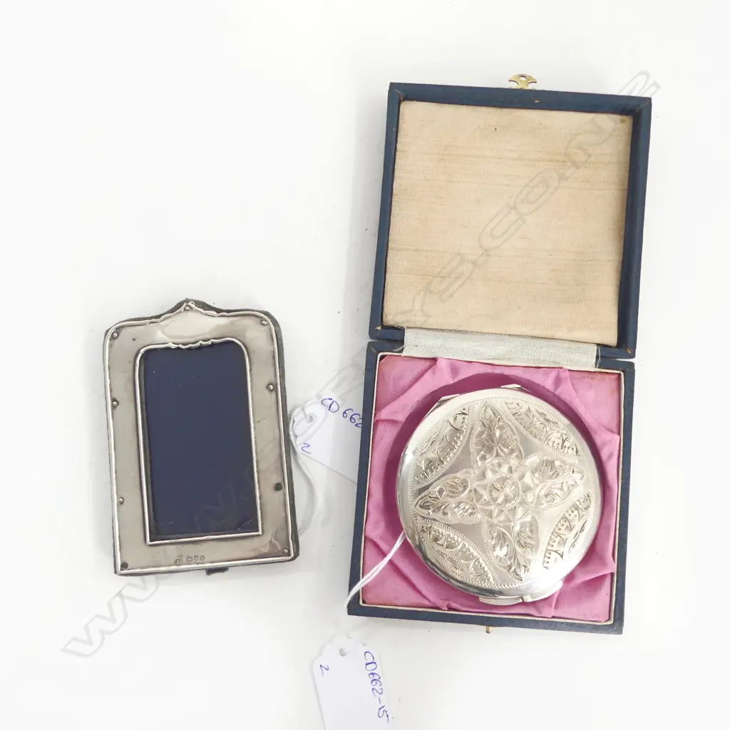 CASED SILVER COMPACT + SMALL STG SILVER FRAME (CHESTER 1908) Image 1++