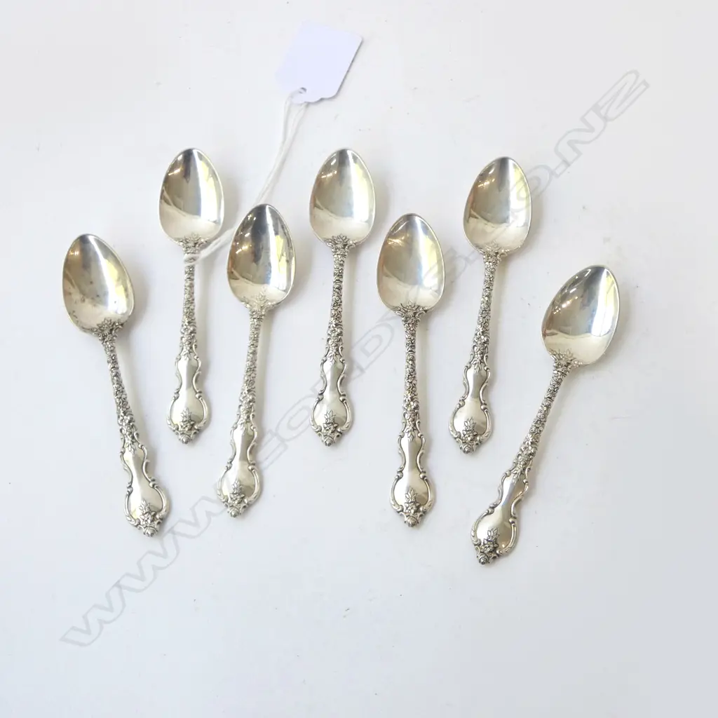 7 AMERICAN FLORAL EMBOSSED SILVER TEASPOONS, STAMPED 'INTERNATIONAL SILVER', 117gms Image 1++