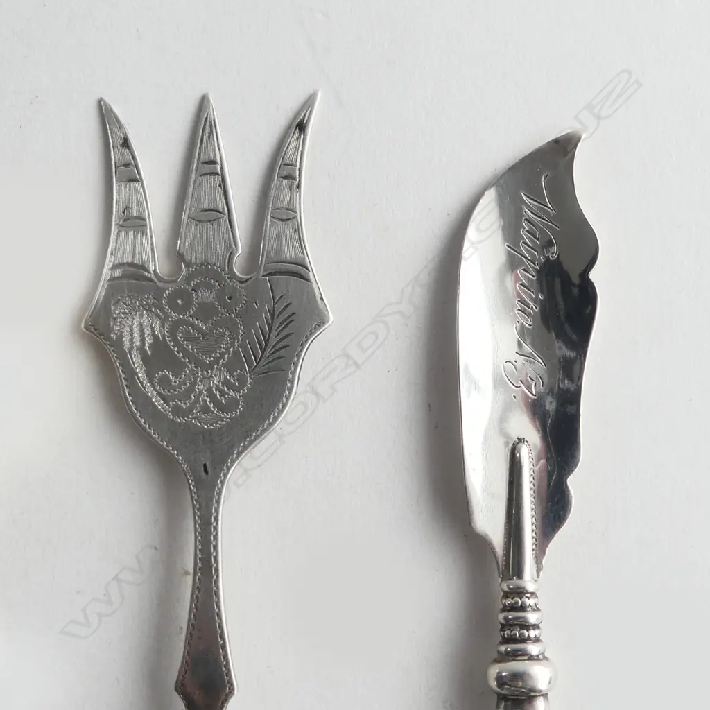 3 PCES STG SILVER & GREENSTONE CUTLERY; PICKLE FORK, BUTTER KNIFE & SUGAR SCUTTLE L.110mm Image 1++