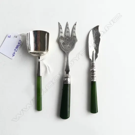3 PCES STG SILVER & GREENSTONE CUTLERY; PICKLE FORK, BUTTER KNIFE & SUGAR SCUTTLE L.110mm