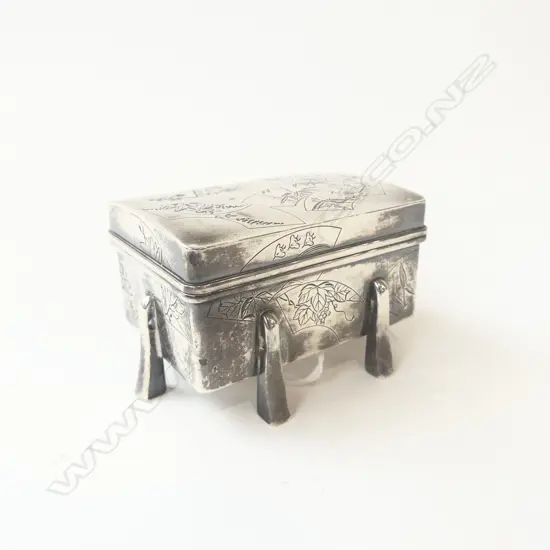 ORIENTAL SILVER TRINKET BOX DECORATED w. FANS W.85mm