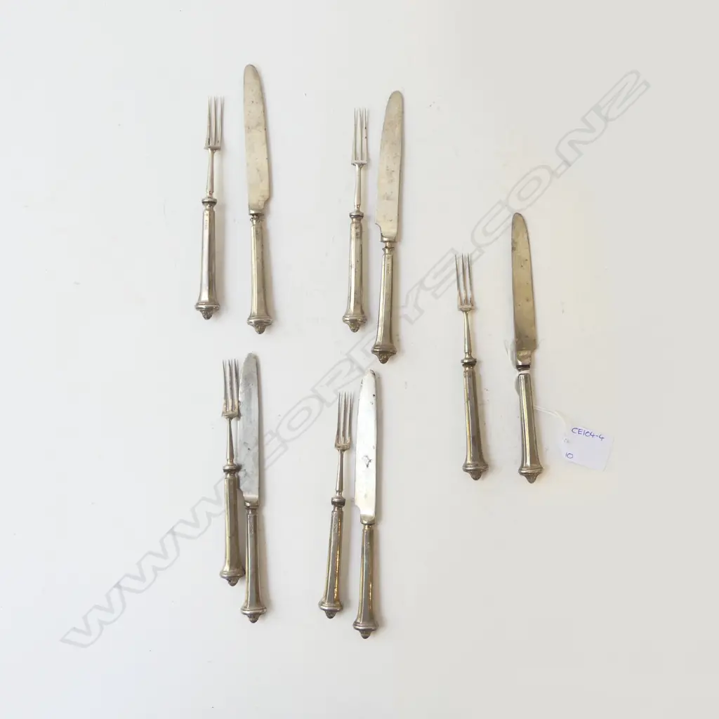 10 STG STILVER HANDLED KNIVES & FORKS, TOTAL 222gms Image 1++
