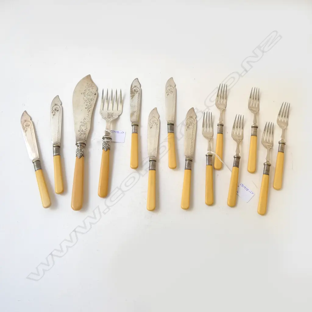 6 PRs IVORINE 'BONE' HANDELED KNIVES & FORKS + PR FISH SERVERS Image 1++