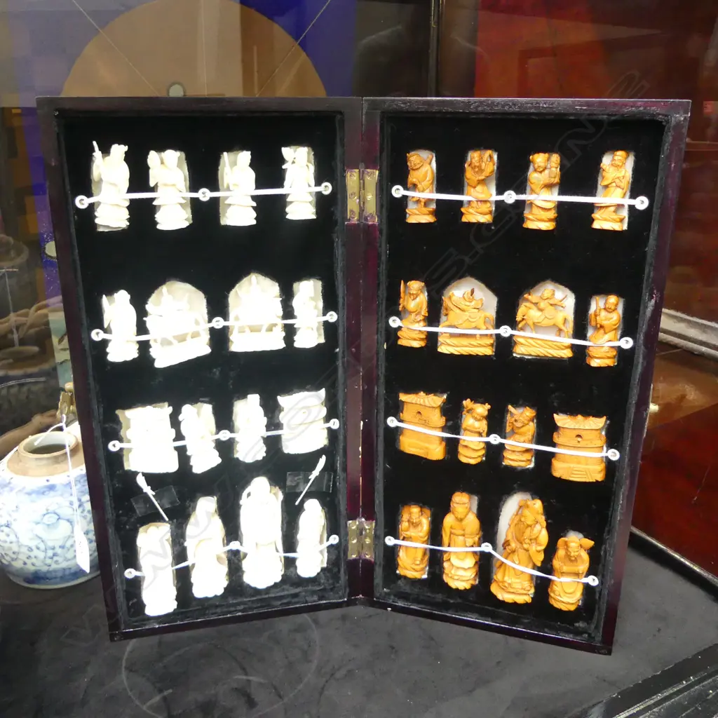 FINELY CARVED CHINESE IVORY CHESS SET IN FITTED HINGED BOX with chess board top. THE KING H.103mm Image 1++