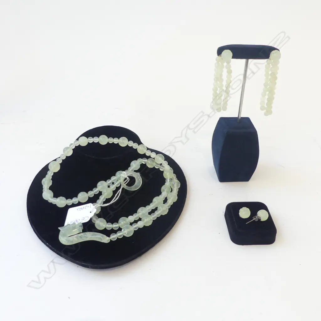 JADE NECKLACE + 2 PRS EARRINGS Image 1++