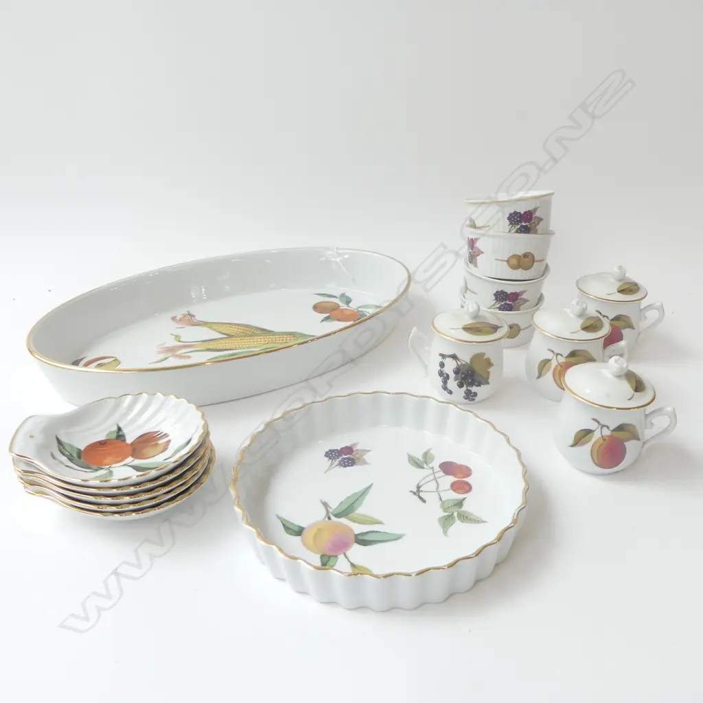 ASST.ROYAL WORCESTER 'EVESHAM' CHINA (15) Image 1++
