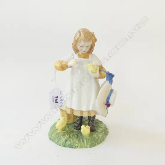 RD FIGURINE FEEDING TIME H190MM