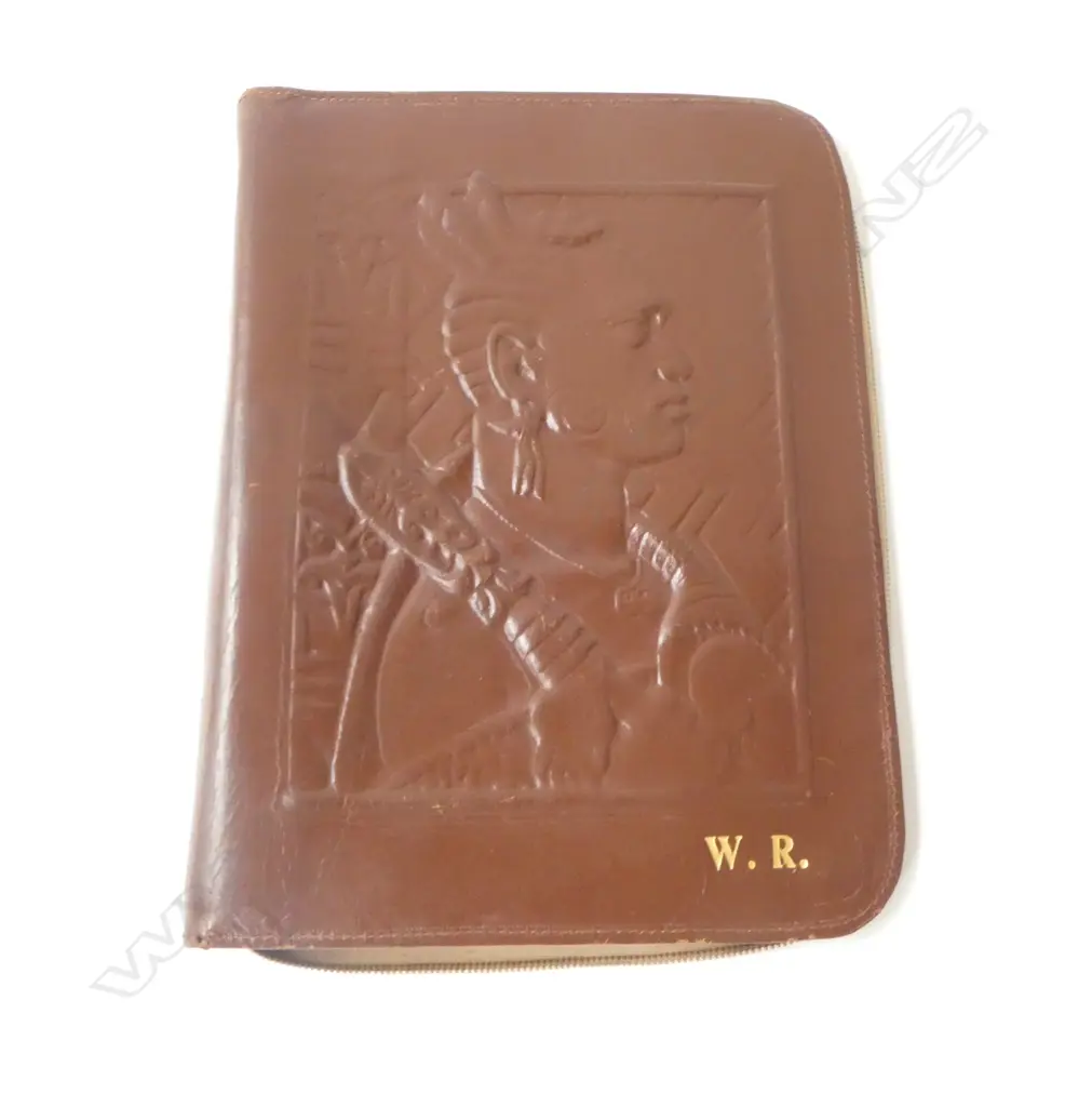 LEATHER FOLDER w. EMBOSSED MAORI CHIEFTAIN H.290mm Image 1++