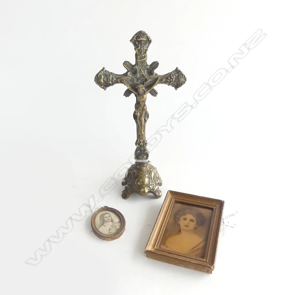 VINTAGE BRASS CRUCIFIX H.240mm, CRYSTOLEUM PORTRAIT of a WOMAN & ST THERESE MEDALLION Image 1++