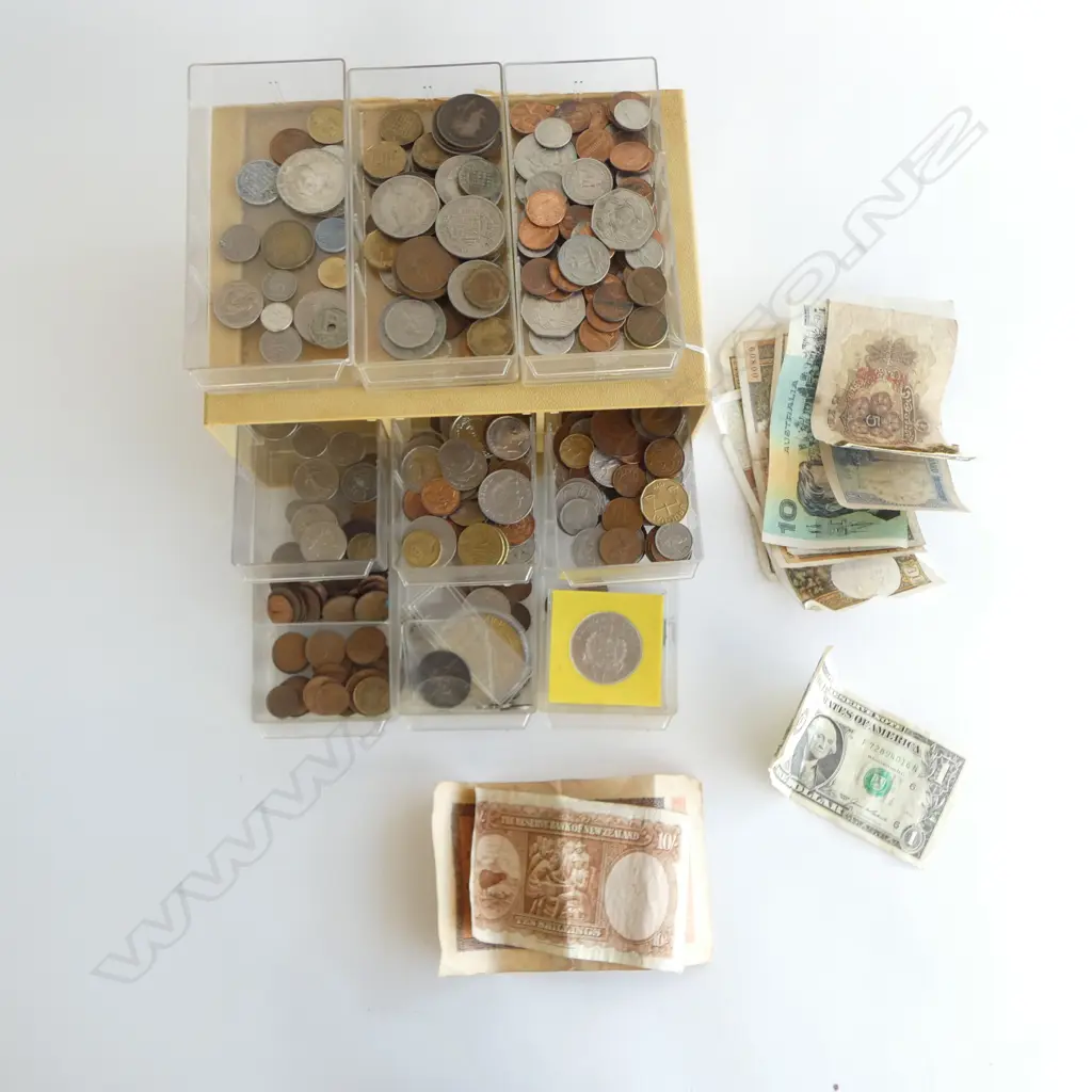 WORLD COINS & BANK NOTES IN 9 DRAWER CASE W.235mm Image 1++