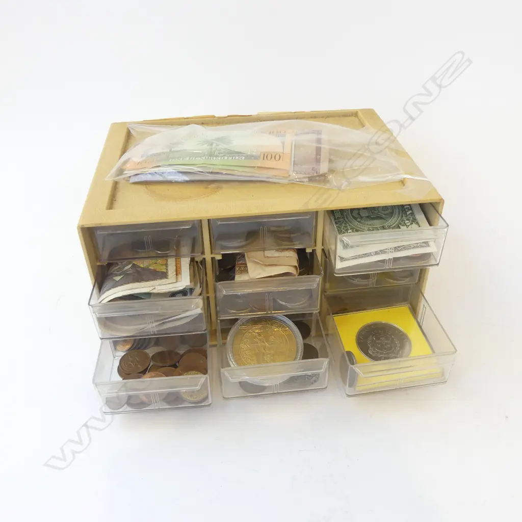 WORLD COINS & BANK NOTES IN 9 DRAWER CASE W.235mm Image 1++