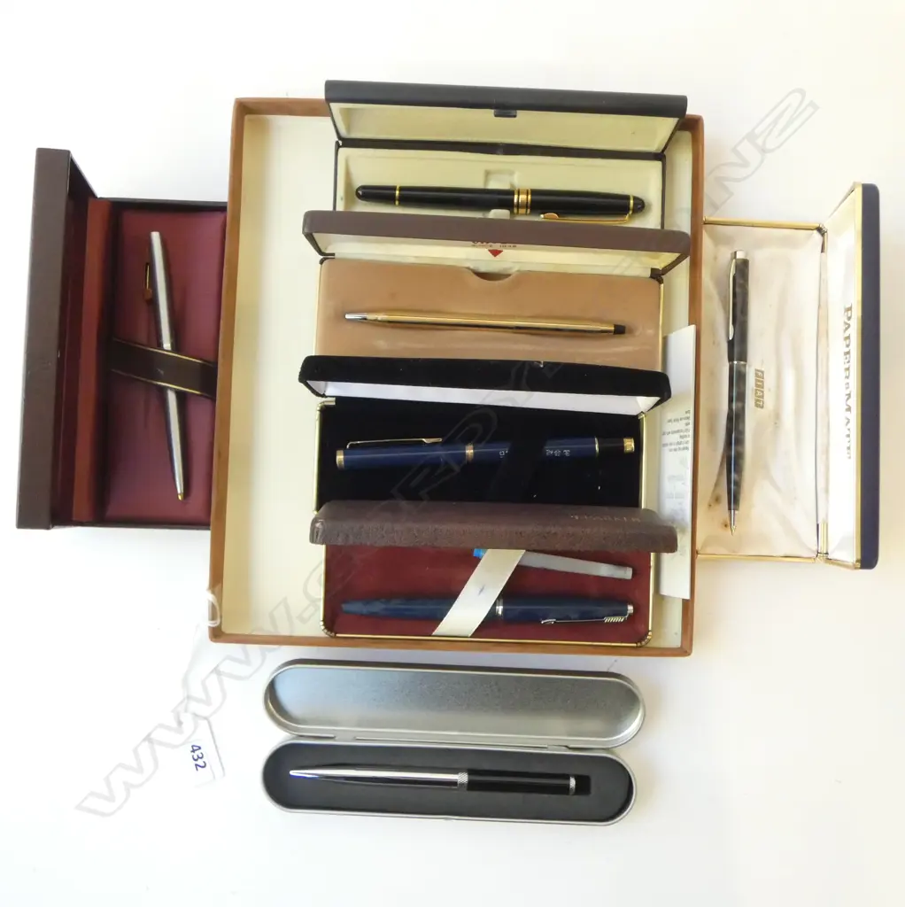 TRAY OF 7 BOXED COLLECTORS PENS PARKER ETC Image 1++