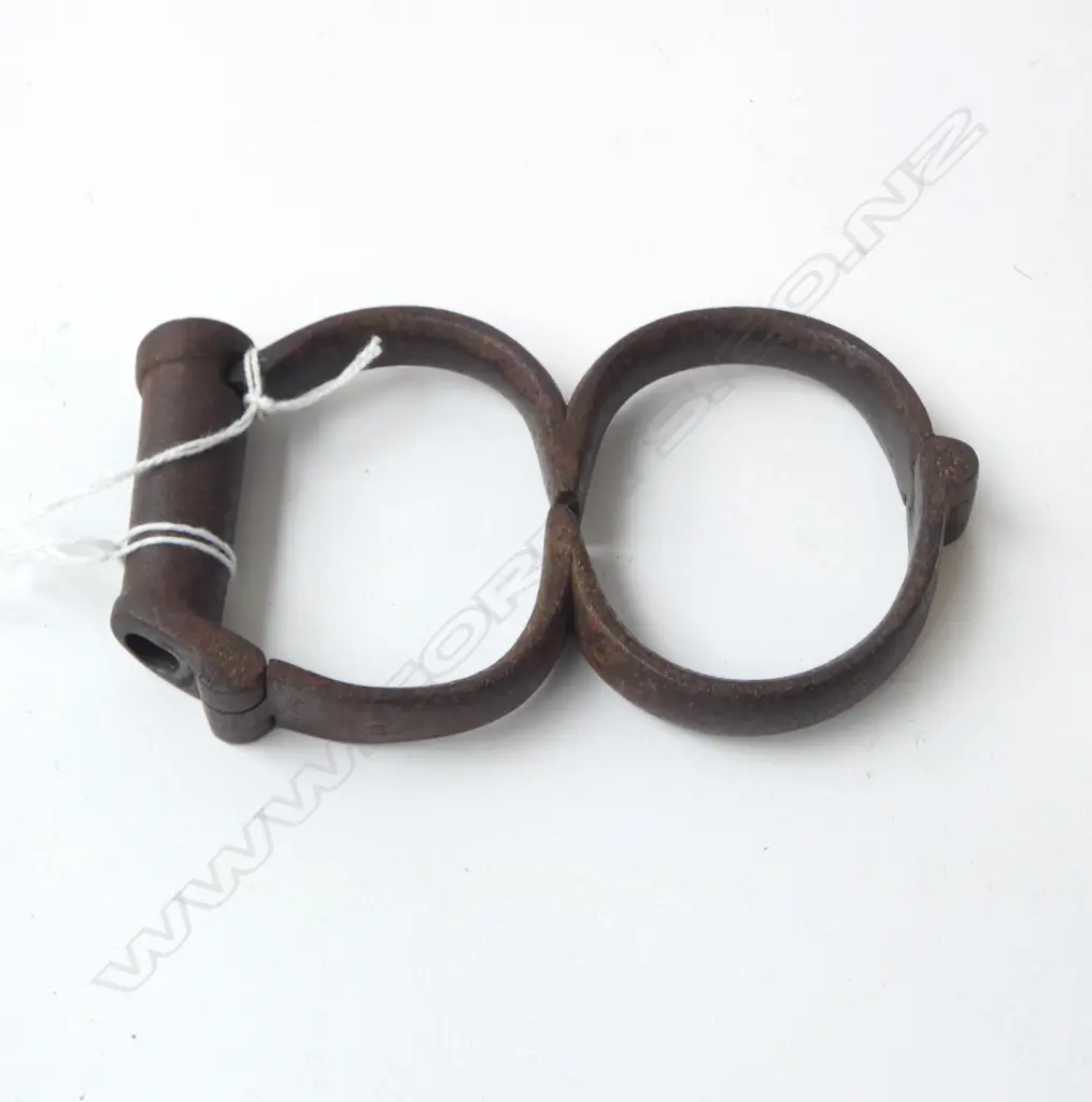 PAIR OF ANTIQUE HIATT No.3 HANDCUFFS  Image 1++