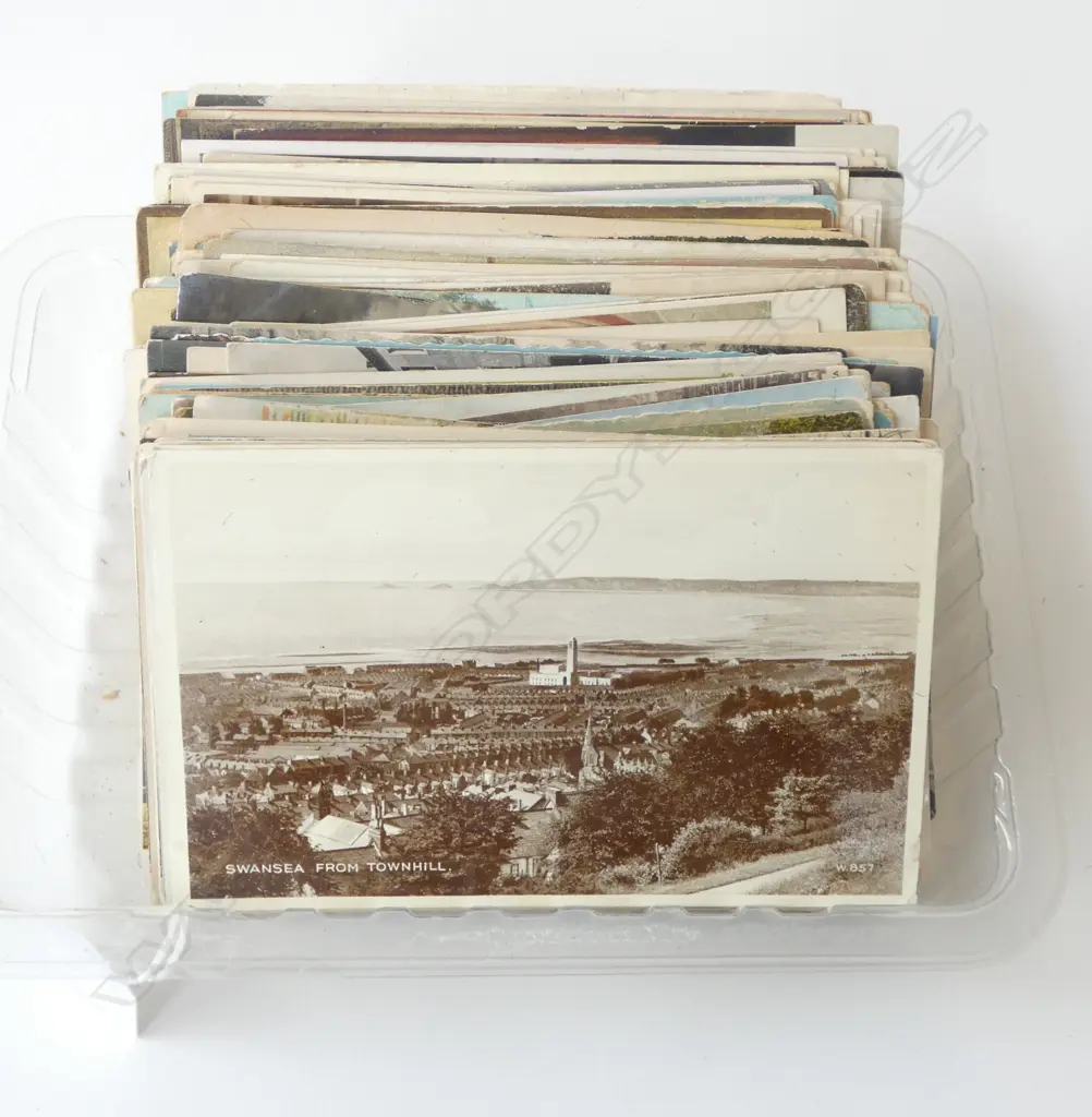 APPROX. 250 VINTAGE POSTCARDS UK & EUROPE  Image 1++