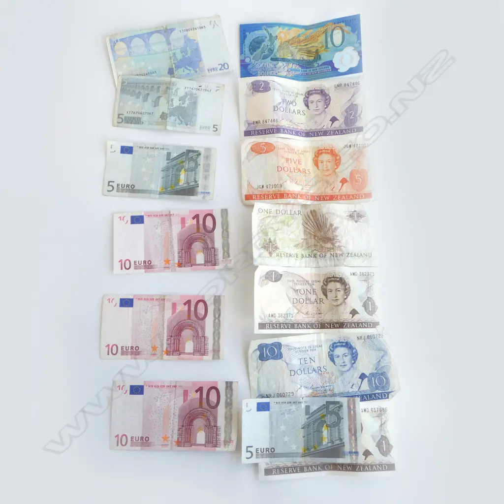 COLLECTION OF ASST. WORLD COINS & BANK NOTES; N.Z., U.S.A. & EUROPEAN UNION  Image 1++