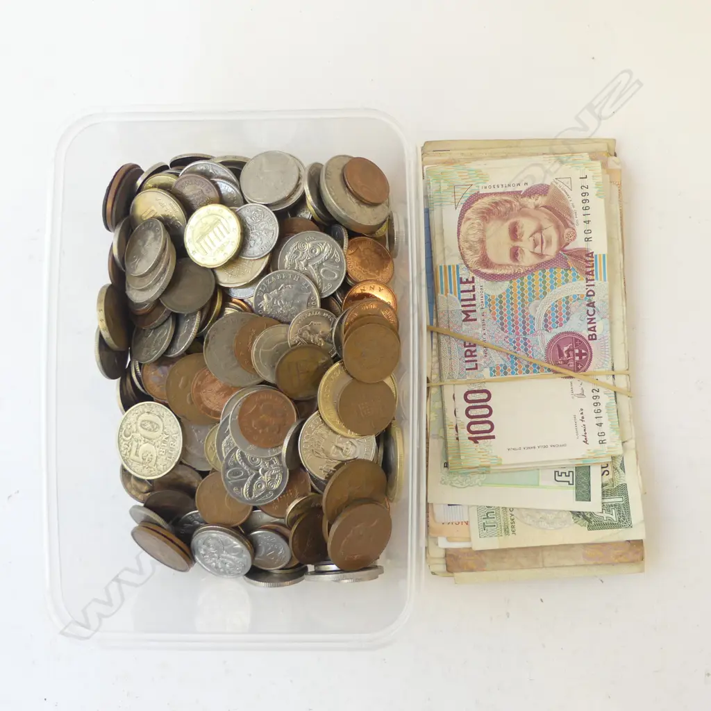 ASST. WORLD COINS & BANK NOTES Image 1++