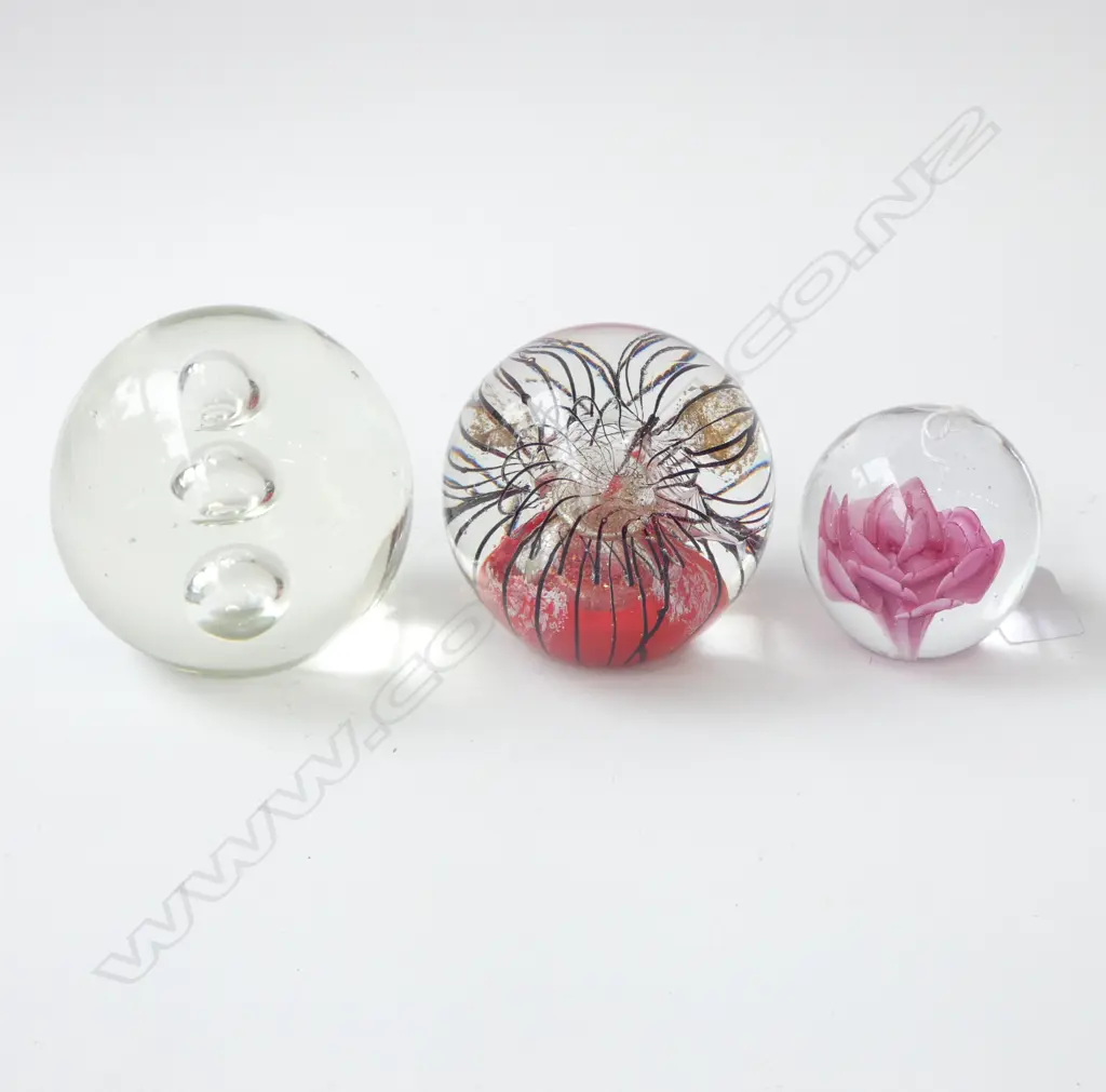 3 ART GLASS PAPERWEIGHTS; LARGEST H.110mm Image 1++