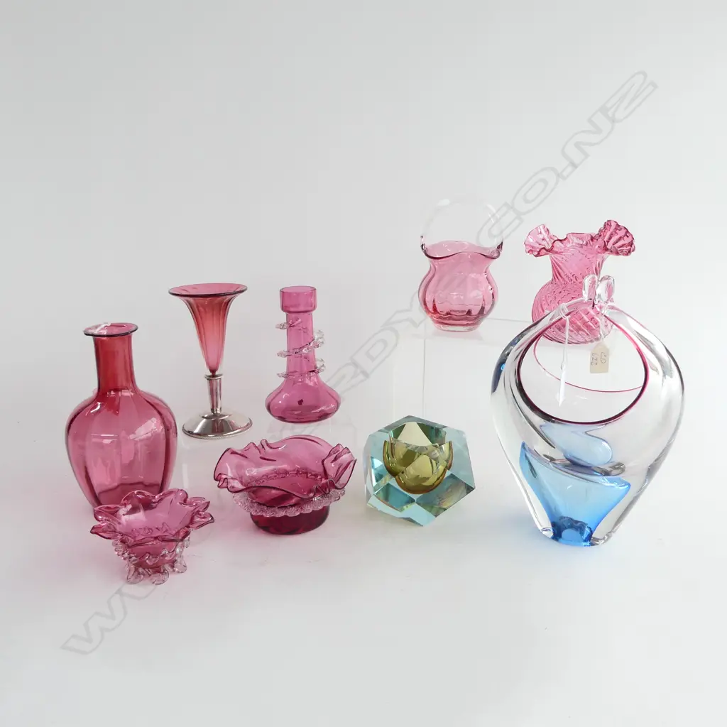 7 PCES OF ASST. CRANBERRY GLASS + 2 ART GLASS (FAULTS) Image 1++