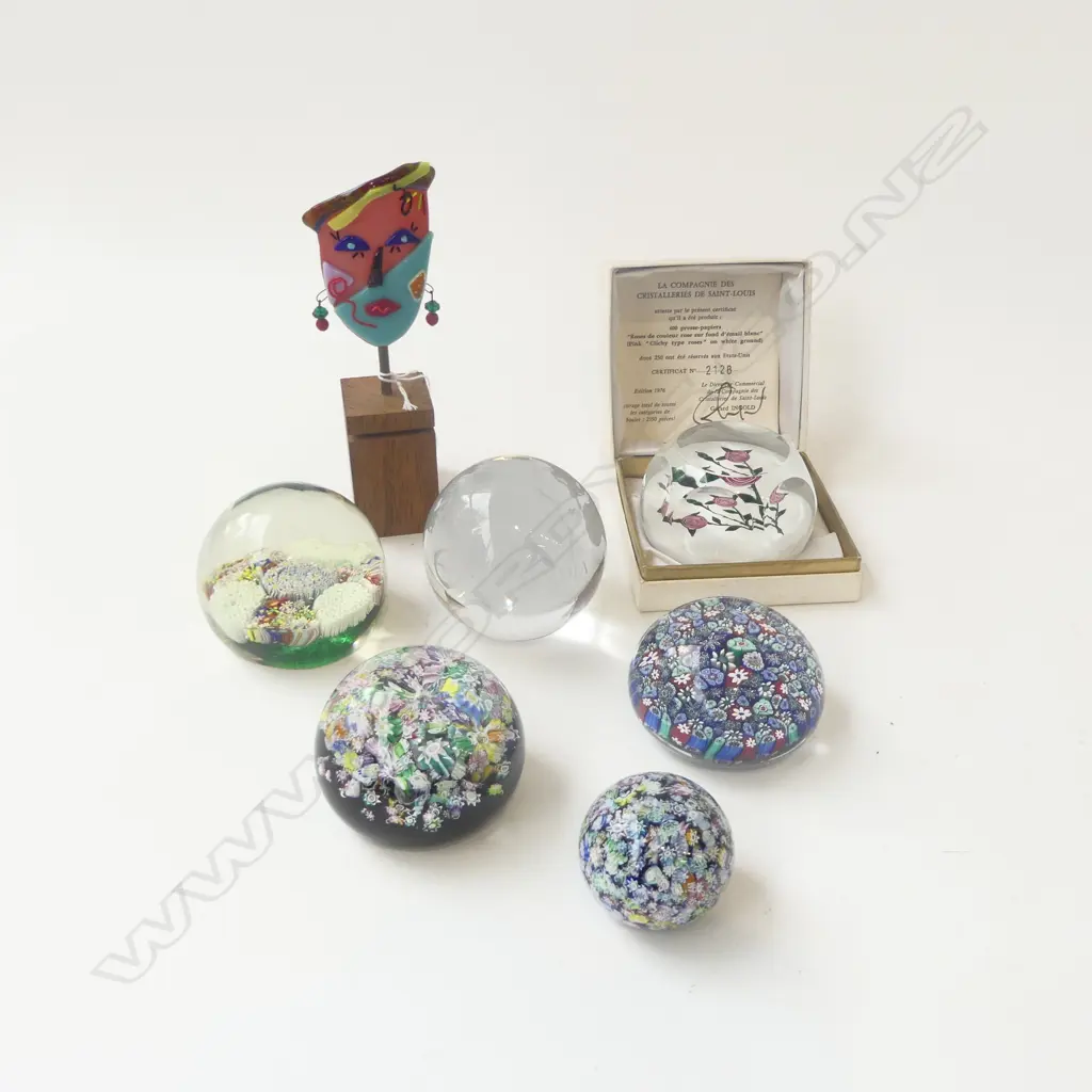 6 PAPERWEIGHTS; 2 MURANO, 2 PERTHSHIRE, ST LOUIS 1976 BOXED, 'CONCORDIA' GLOBE + L. BANDINI ART GLASS FACE H.170mm Image 1++