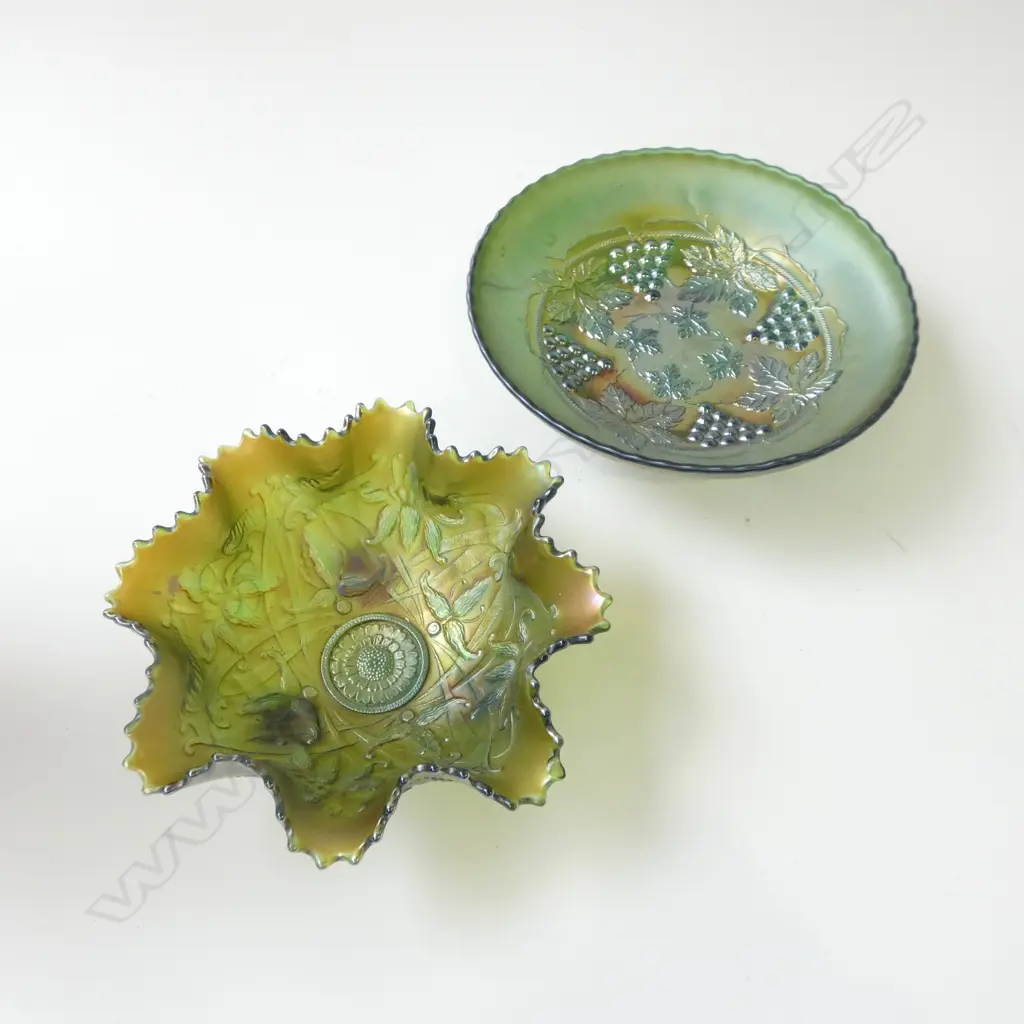 TWO GREEN CARNIVAL GLASS TRI-FOOT PATTERNED BOWLS, D.200MM-210MM  Image 1++