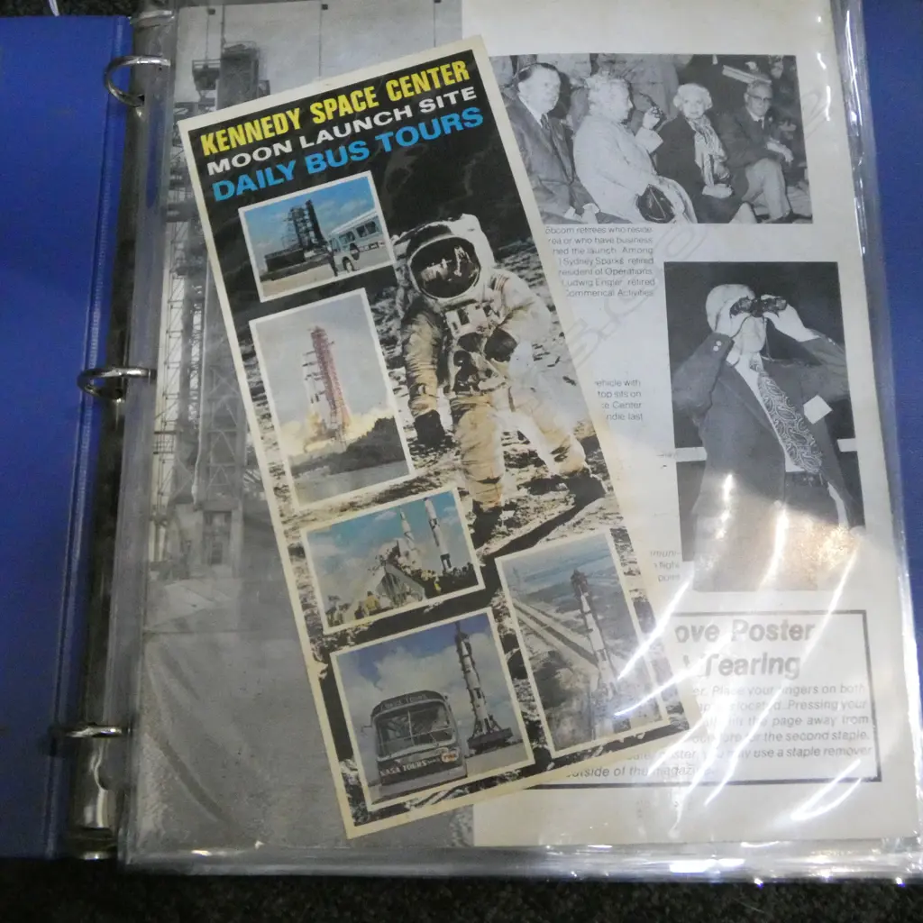 NASA MOON PROGRAM MEMORABILIA FOLDER w. ASST BADGES Image 1++